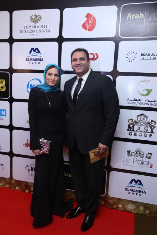 Ø¨Ø§Ù„ØµÙˆØ± Ø´Ø§Ù‡Ø¯ Ø£ÙƒØ±Ù… Ø­Ø³Ù†ÙŠ Ùˆ Ø²ÙˆØ¬ØªÙ‡ ÙƒÙ„ Ø´ÙŠ
